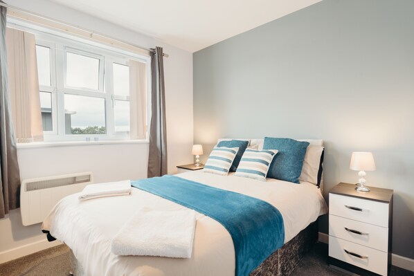 Apartment, 2 Bedrooms | 2 bedrooms, iron/ironing board, free WiFi - Liverpool Modern Apartment (Liverpool)