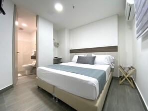 Kamar Keluarga | Kamar mandi | Shower, pancuran hujan, perlengkapan mandi gratis, dan pengering rambut