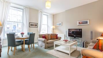 Apartment, 2 Bedrooms | Living area