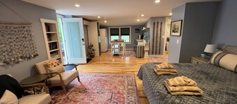 Bright clean apartment w/free use of car w/private beach sticker. Pet friendly! 