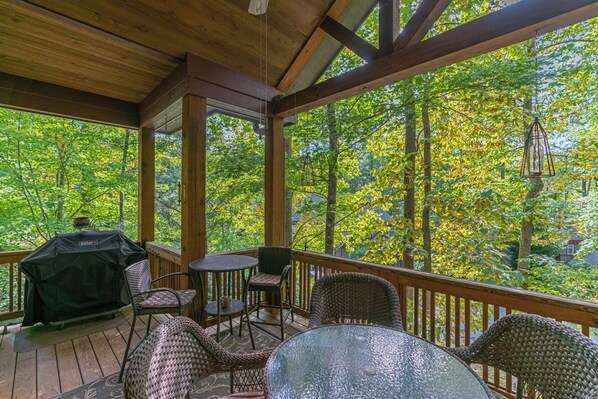 تناول الطعام بالخارج