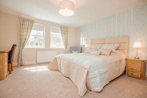 4 Bedroom Holiday Home