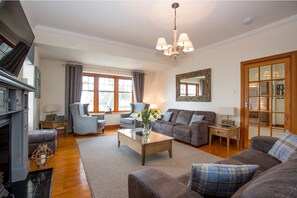 4 Bedroom Holiday Home | Living area