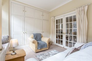 Flat-screen TV - TSE Modern Apartments (Edinburgh)