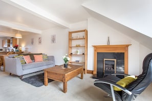 Flat-screen TV - TSE Modern Apartments (Edinburgh)