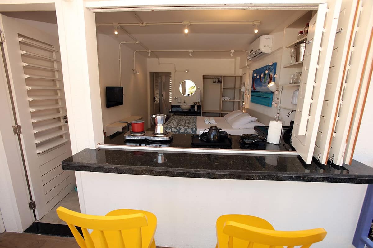 stovetop, cookware/dishes/utensils