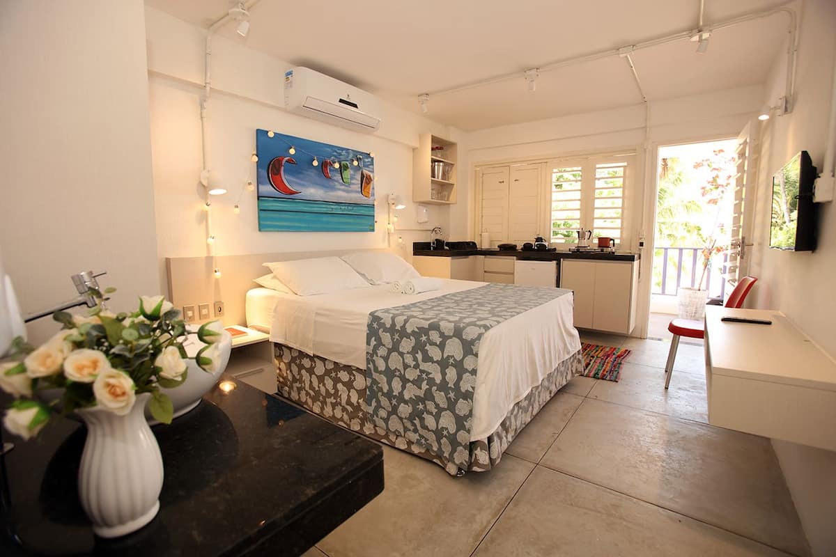 minibar, free wifi, bed sheets