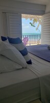 Quarto luxo (6º pax acomodado em rede) | Frigobar, Wi-Fi de cortesia, roupa de cama