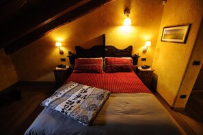 Escritorio, wifi gratis y ropa de cama 