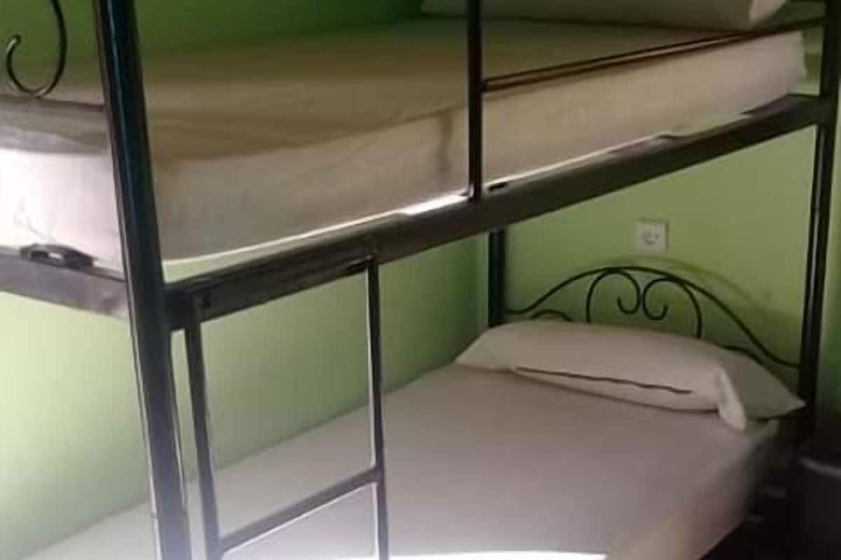 In-room safe, soundproofing, free WiFi, bed sheets