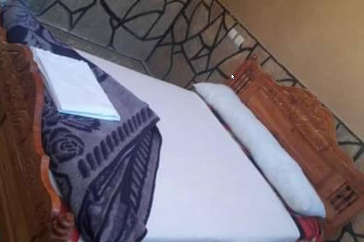 In-room safe, soundproofing, free WiFi, bed sheets