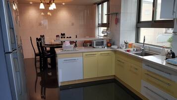 Free daily self-serve breakfast