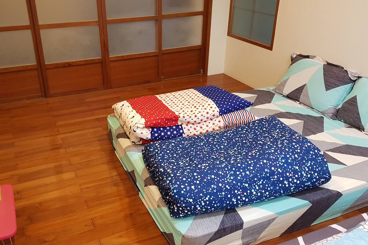 Quadruple Room (303) | Rollaway beds (surcharge), WiFi (free), bed sheets