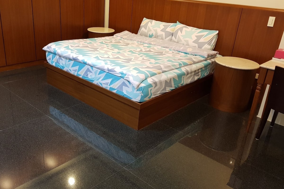 Double Room (202) | Rollaway beds (surcharge), WiFi (free), bed sheets
