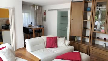 Comfort Condo, 1 King Bed with Sofa bed, Garden View | Living room | Flat-screen TV