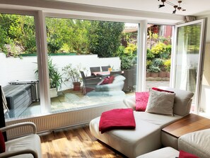 Comfort Condo, 1 King Bed with Sofa bed, Garden View | Living room | Flat-screen TV - Ferienwohnung Dettum (Dettum)