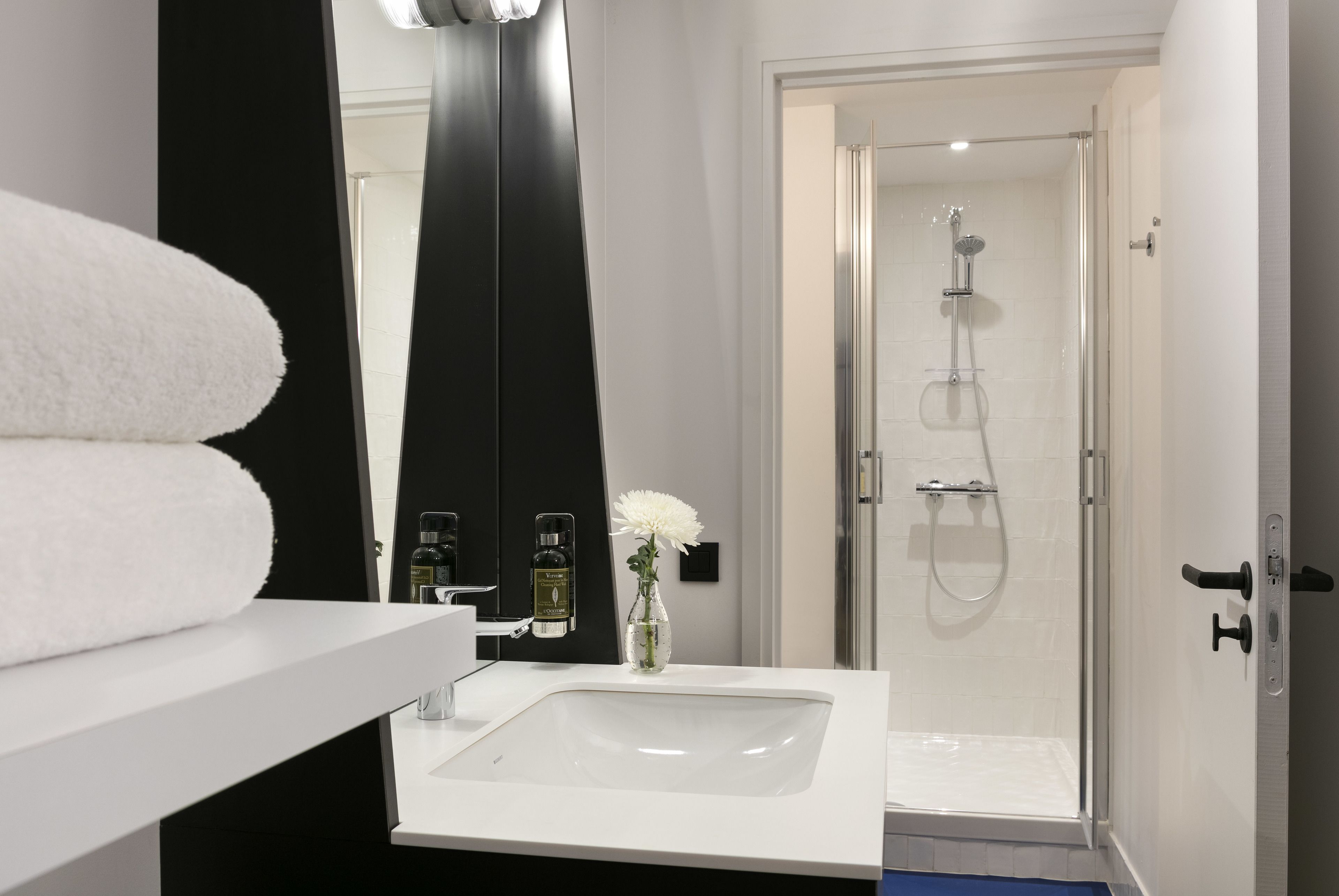 shower, free toiletries, hair dryer, towels