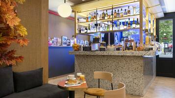 Petit déjeuner buffet (15 EUR par personne)