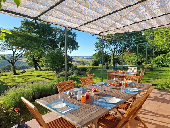 Free daily continental breakfast