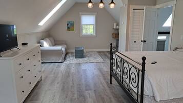 Quarto solteiro luxo, 1 cama Queen, para não fumantes, banheira de imersão | Camas com colchões pillow-top, individualmente decorados