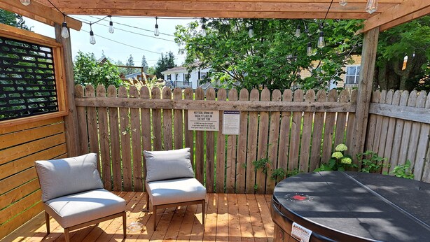 Terrace/patio - Anne's Windy Poplars Cottage Resort (Cavendish)