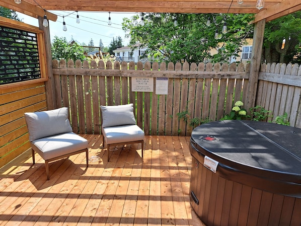 Deluxe eenpersoonskamer, 1 queensize bed, niet-roken, hot tub | Terras