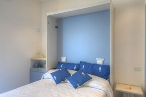 Doppelzimmer, Terrasse, Meerblick | Minibar (mit einigen kostenlosen Artikeln), Zimmersafe
