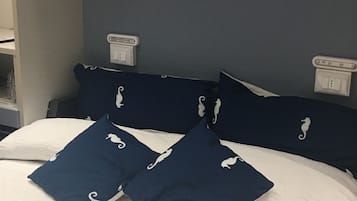 Doppelzimmer, Terrasse, Meerblick | Minibar (mit einigen kostenlosen Artikeln), Zimmersafe