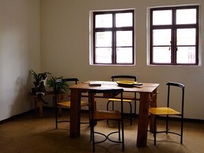 Bao gồm bữa sáng kiểu Âu hàng ngày 