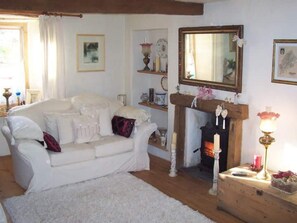 Cottage | Living room - 300 Year old Tradition Irish Cottage (Rathkeale)