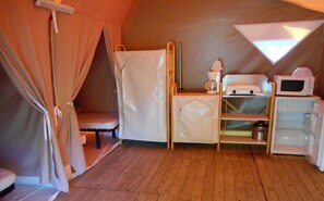 Comfort Bungalow, Park View | Living area - Camping et Base de loisirs du Moulin (Meyrieu-les-Étangs)