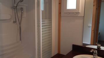 Douche, serviettes fournies