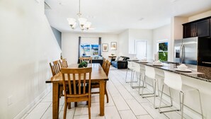 Apartment, 5 Schlafzimmer | Essbereich im Zimmer