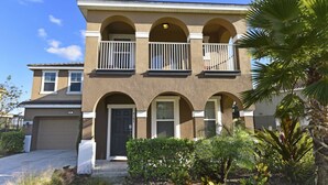 House, 6 Bedrooms | Front of property