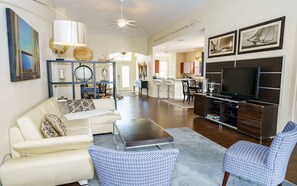 Ferienhaus, 4 Schlafzimmer | Wohnbereich | Fernseher