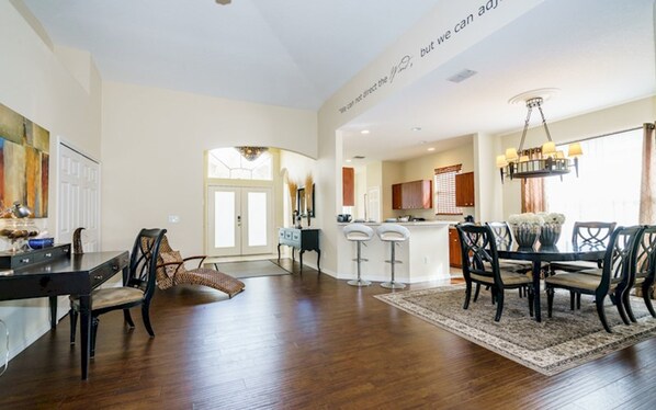 Ferienhaus, 4 Schlafzimmer | Wohnbereich | Fernseher