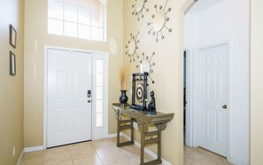 Talo, 4 makuuhuonetta | Käytävä