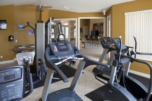Maison, 4 chambres | Salle de sport