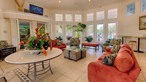 House, 6 Bedrooms | Living area