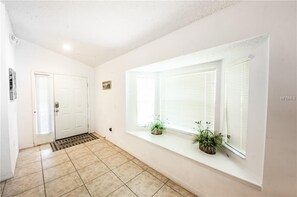 House, 4 Bedrooms | Hallway