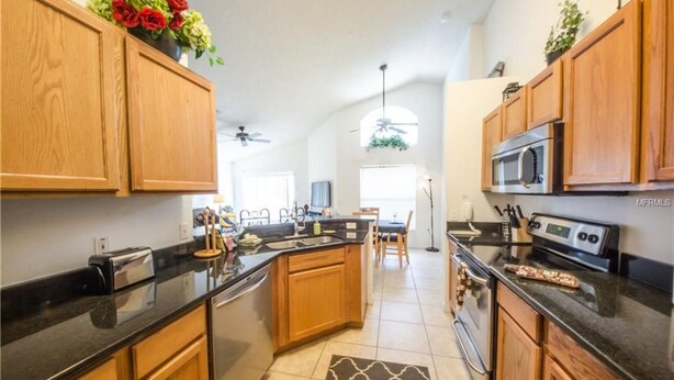 House, 4 Bedrooms | Private kitchen