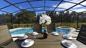 Casa, varias camas | Restaurante al aire libre