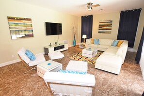 하우스, 침실 6개 | 거실 공간 | TV