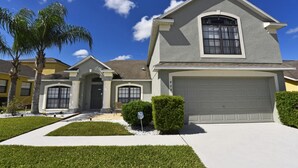 House, 5 Bedrooms | Front of property - Legacy Park - 409 Coventry By Fairytale VR (Davenport)