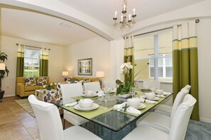House, 6 Bedrooms | In-room dining