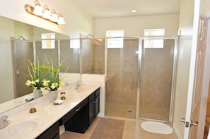 Casa, 5 habitaciones | Baño | Secadora de cabello y toallas