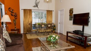 House, 5 Bedrooms | Living area - Woodridge - 17423 Woodcrest By Fairytale VR (Clermont)