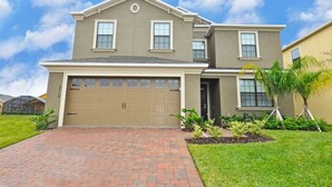 House, 6 Bedrooms | Front of property - Providence - 2318 Victoria By Fairytale VR (Davenport)