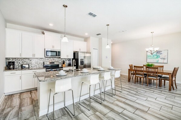 Condo, 4 Bedrooms | In-room dining