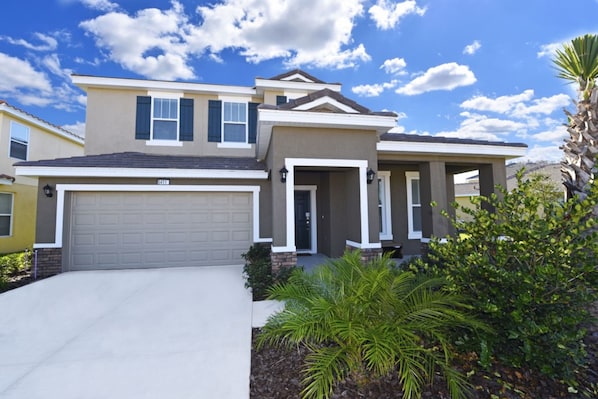 House, 5 Bedrooms | Front of property